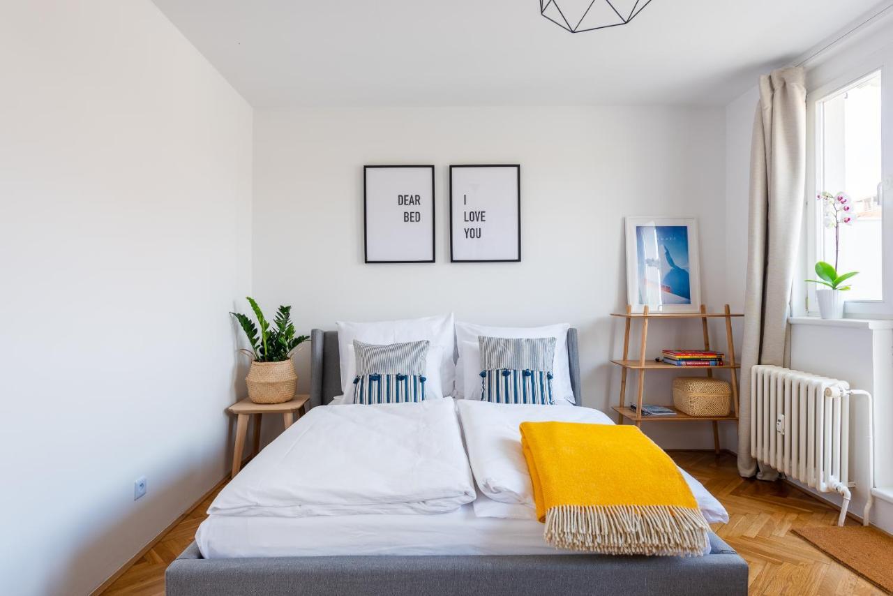 Bright Charming Apt With Terrace, Parking & Airco. Prague Extérieur photo