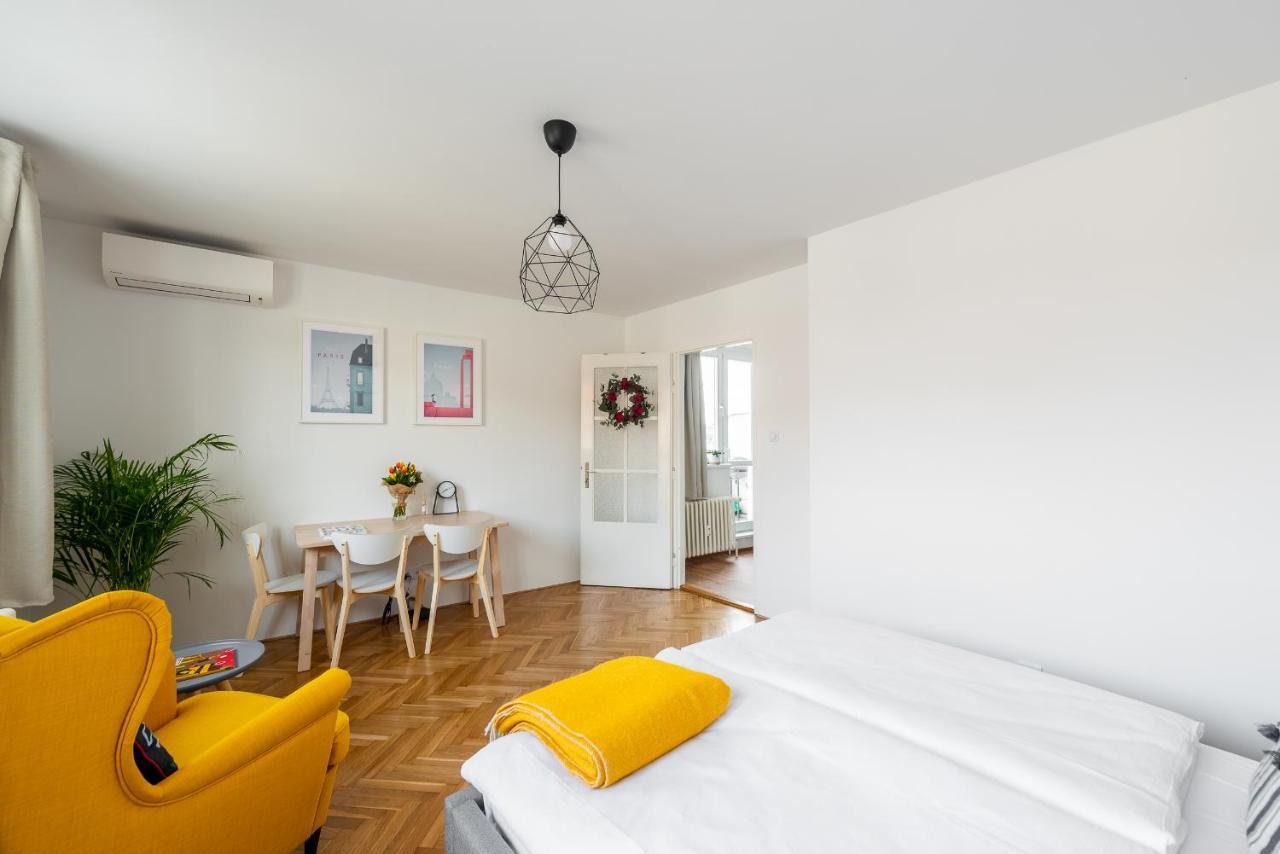 Bright Charming Apt With Terrace, Parking & Airco. Prague Extérieur photo